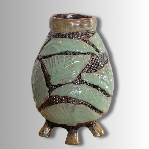 Click to view detail for SL-597 Stoneware Five-Footed Patchwork Textured Vessel $220